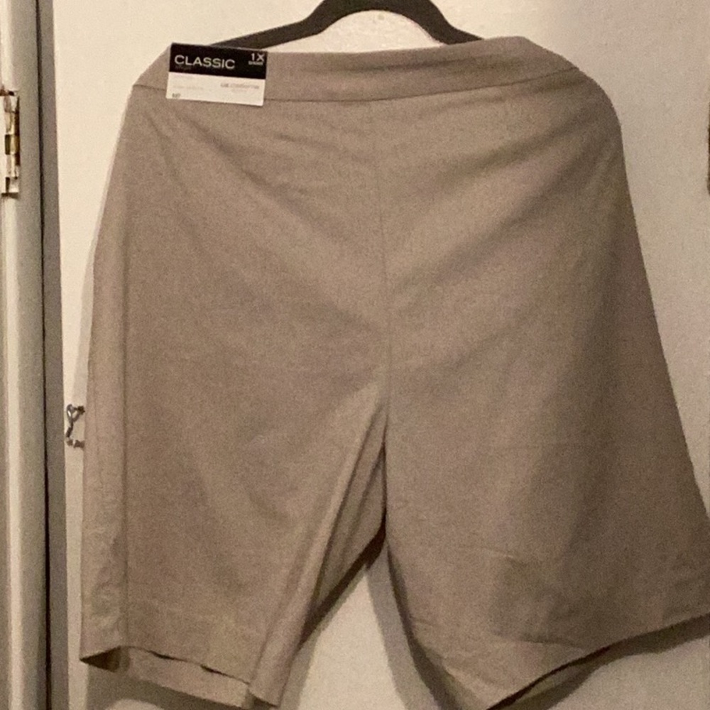 Liz Claiborne Women's Tan Bermuda Shorts Size 1X - Picture 8 of 9